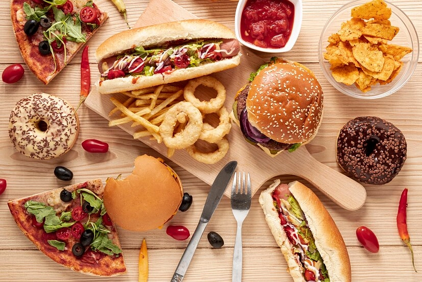 Image média: Des fast-food le long de la grand-rue