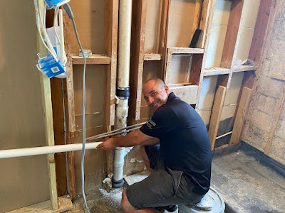 How a Plumber Diagnoses and Repairs Leaks