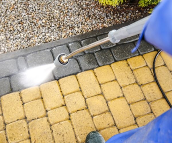 Why Solar Panel Cleaning is Crucial for Efficiency