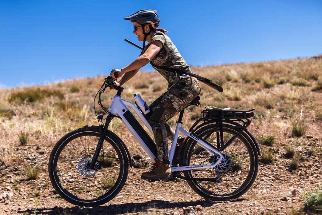 What advantages do hydraulic brakes give the Pioneer Plus off-road eBike?