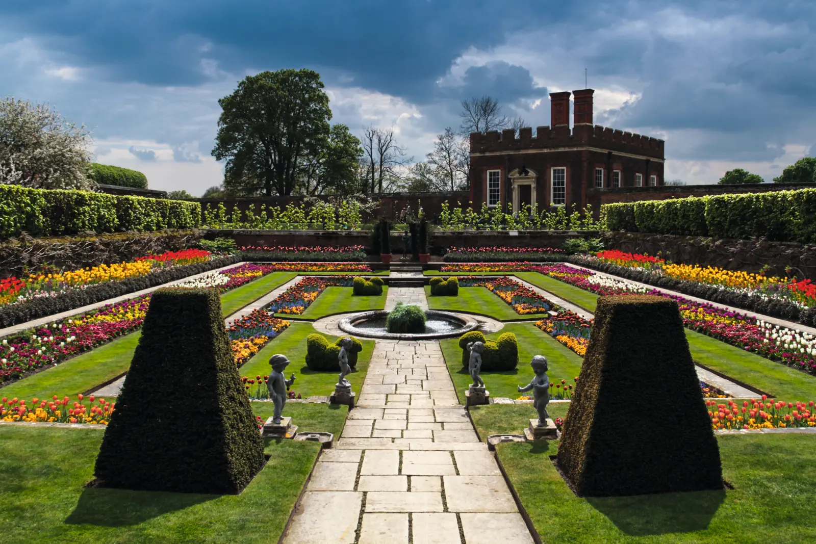 Hampton Court Palace image
