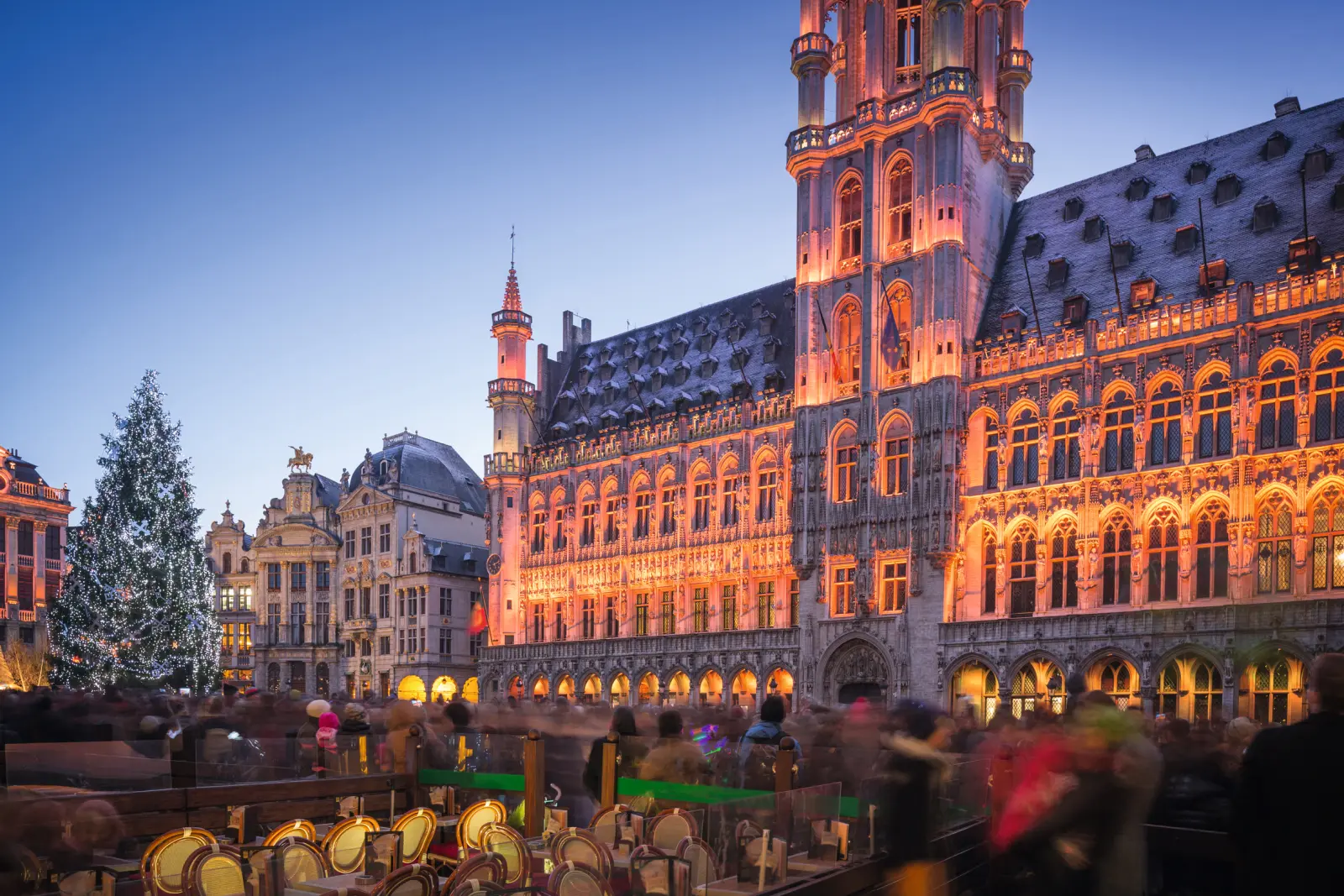 Municipio sulla Grote Markt a Bruxelles durante il periodo natalizio immagine