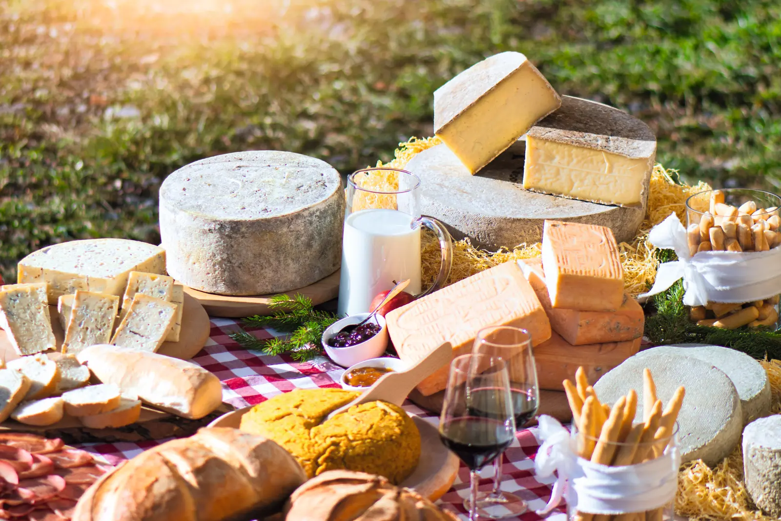 Tagliere con prodotti tipici bergamaschi della Val Taleggio immagine