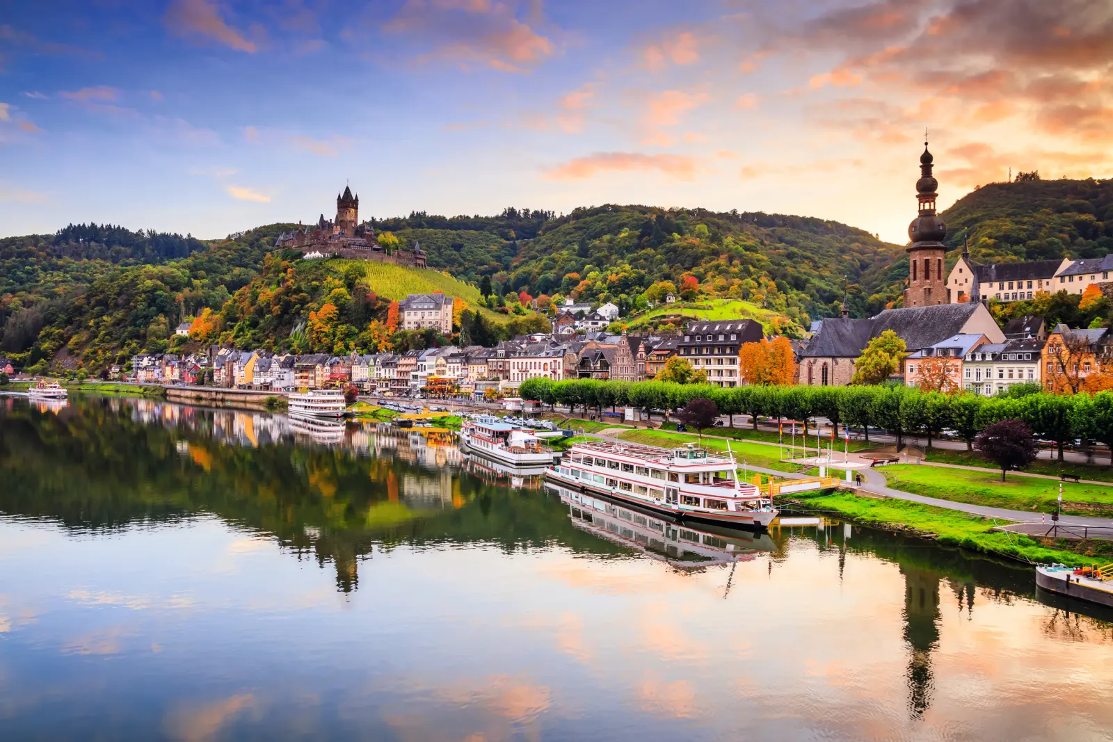 Cochem on the Moselle in autumn, with a view of the Imperial Castle and the promenade.
