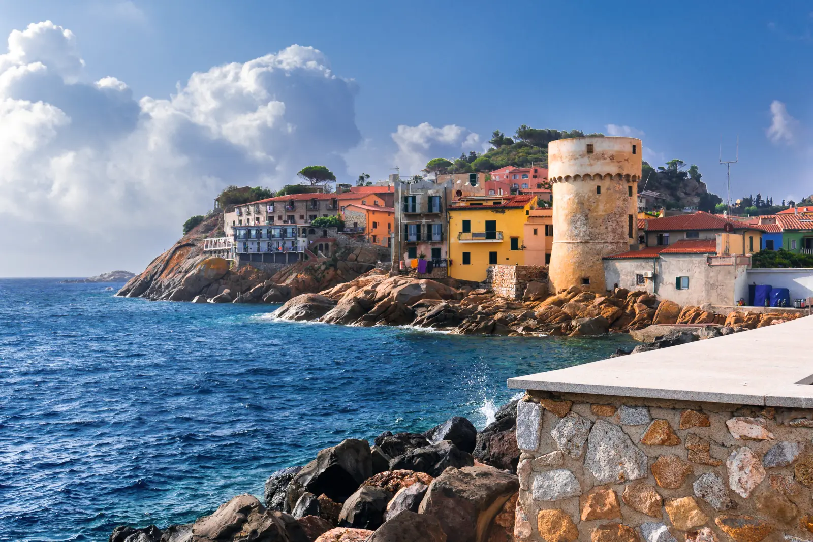 Il villaggio costiero di Giglio Porto immagine