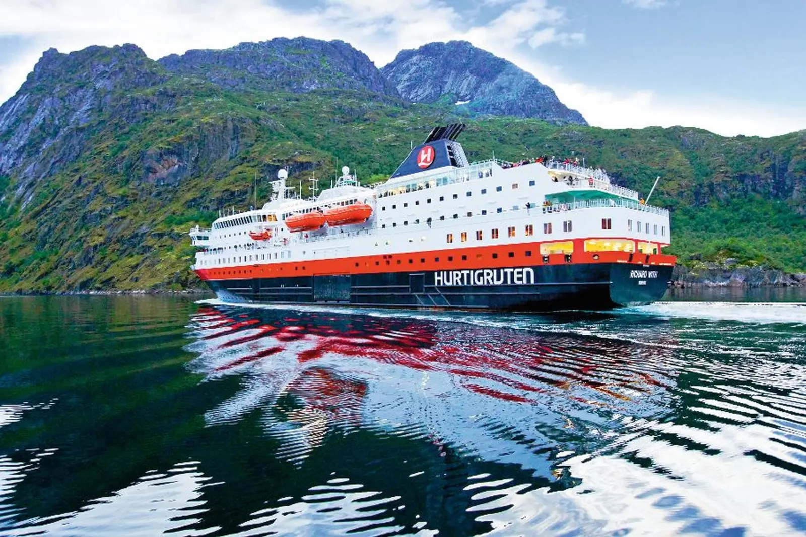 Hurtigruten postal ship image