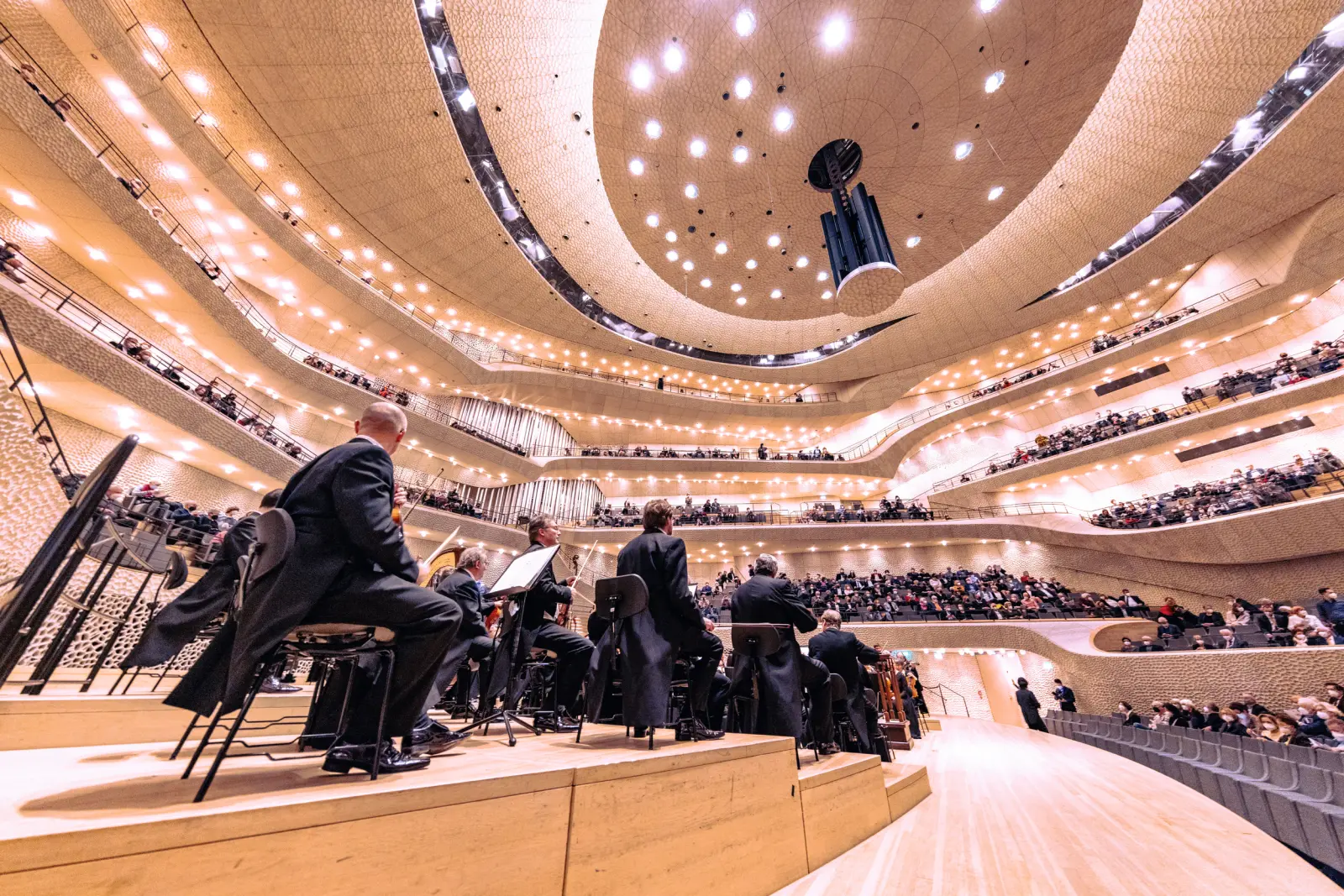 Concerto nella Elbphilharmonie, veduta dall'orchestra verso la platea.