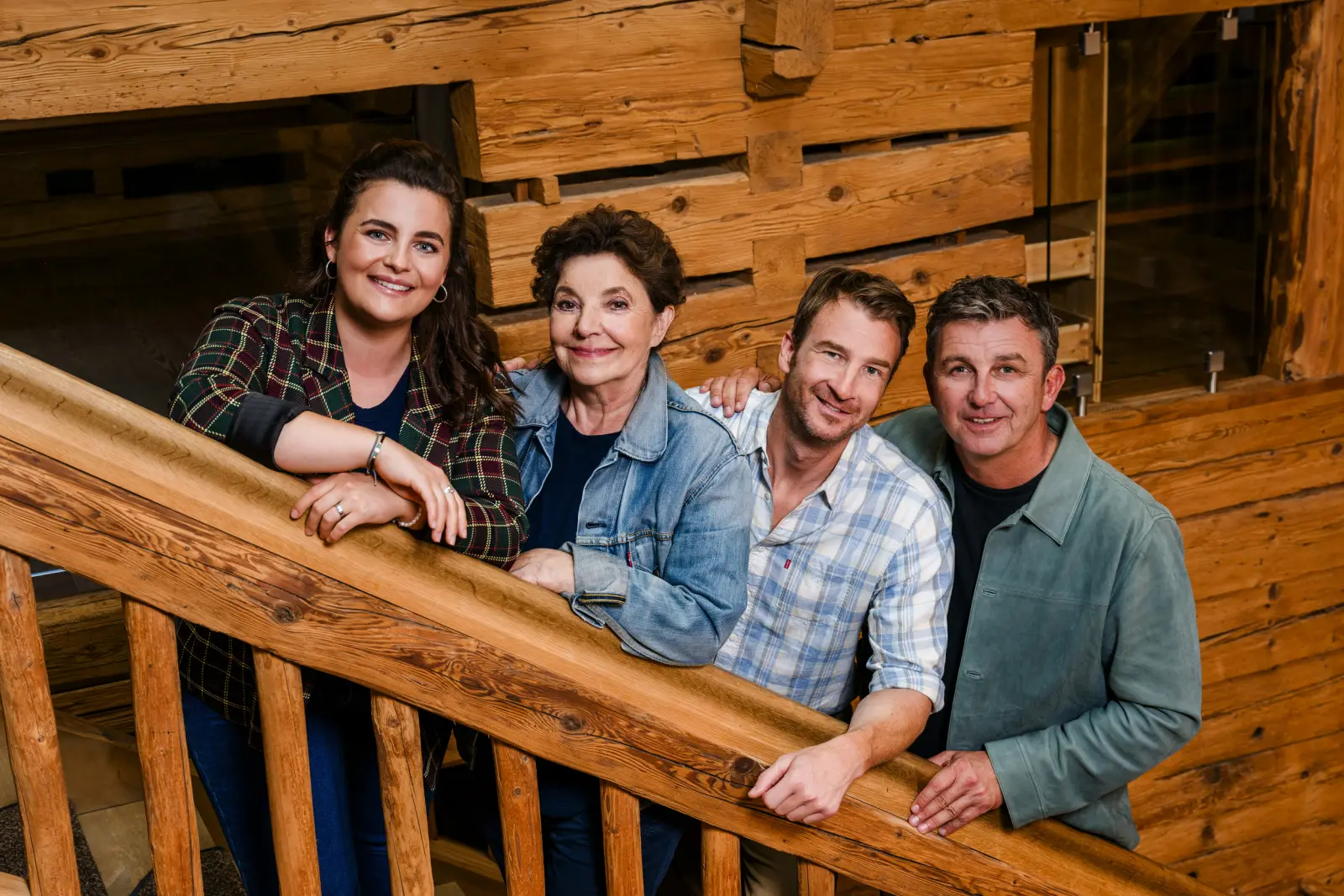 Bergdoktor cast family image