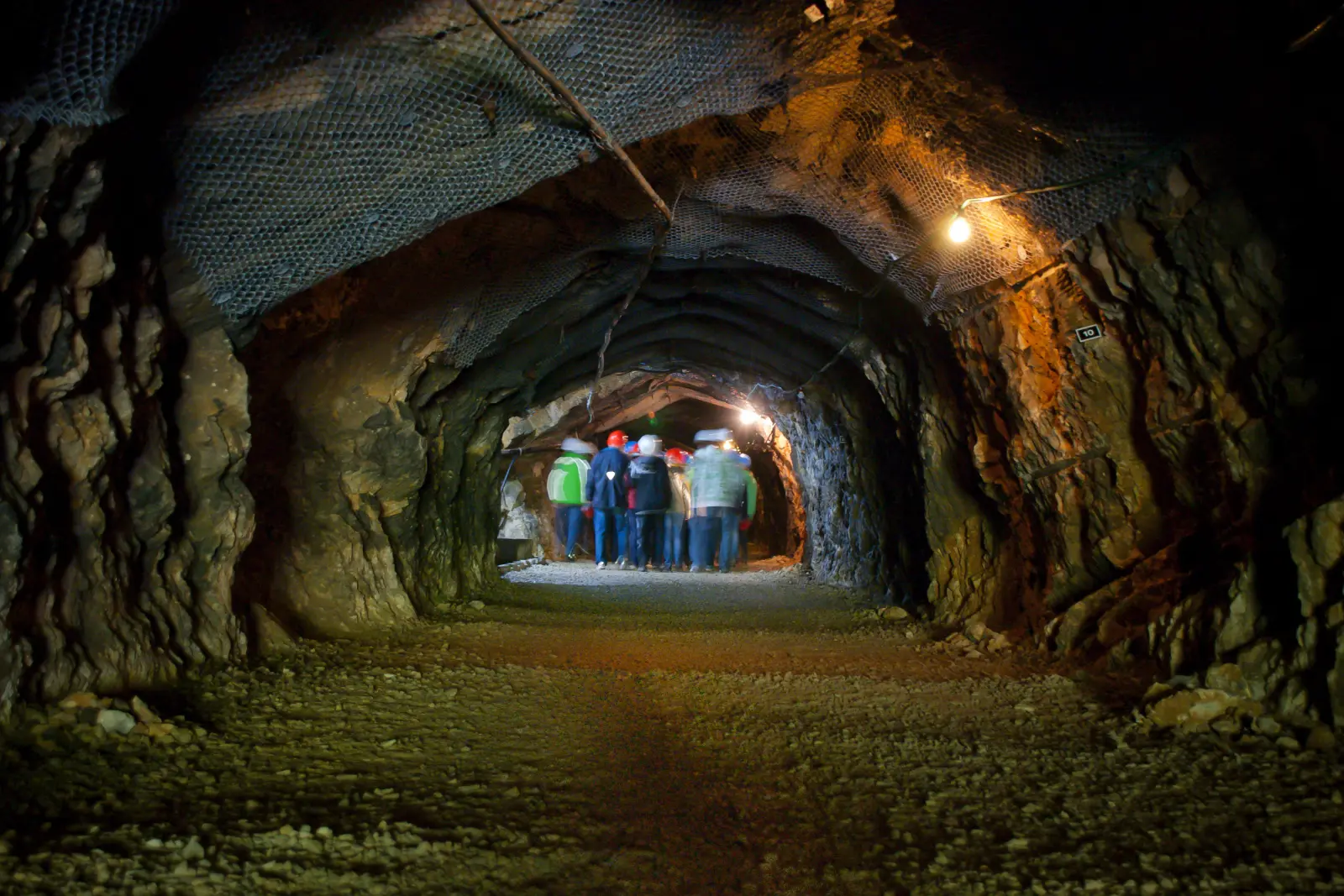 Image Sous terre, avec les mineurs
