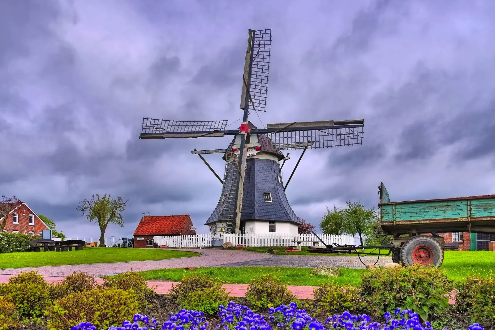 Mulino a vento in Frisia orientale immagine