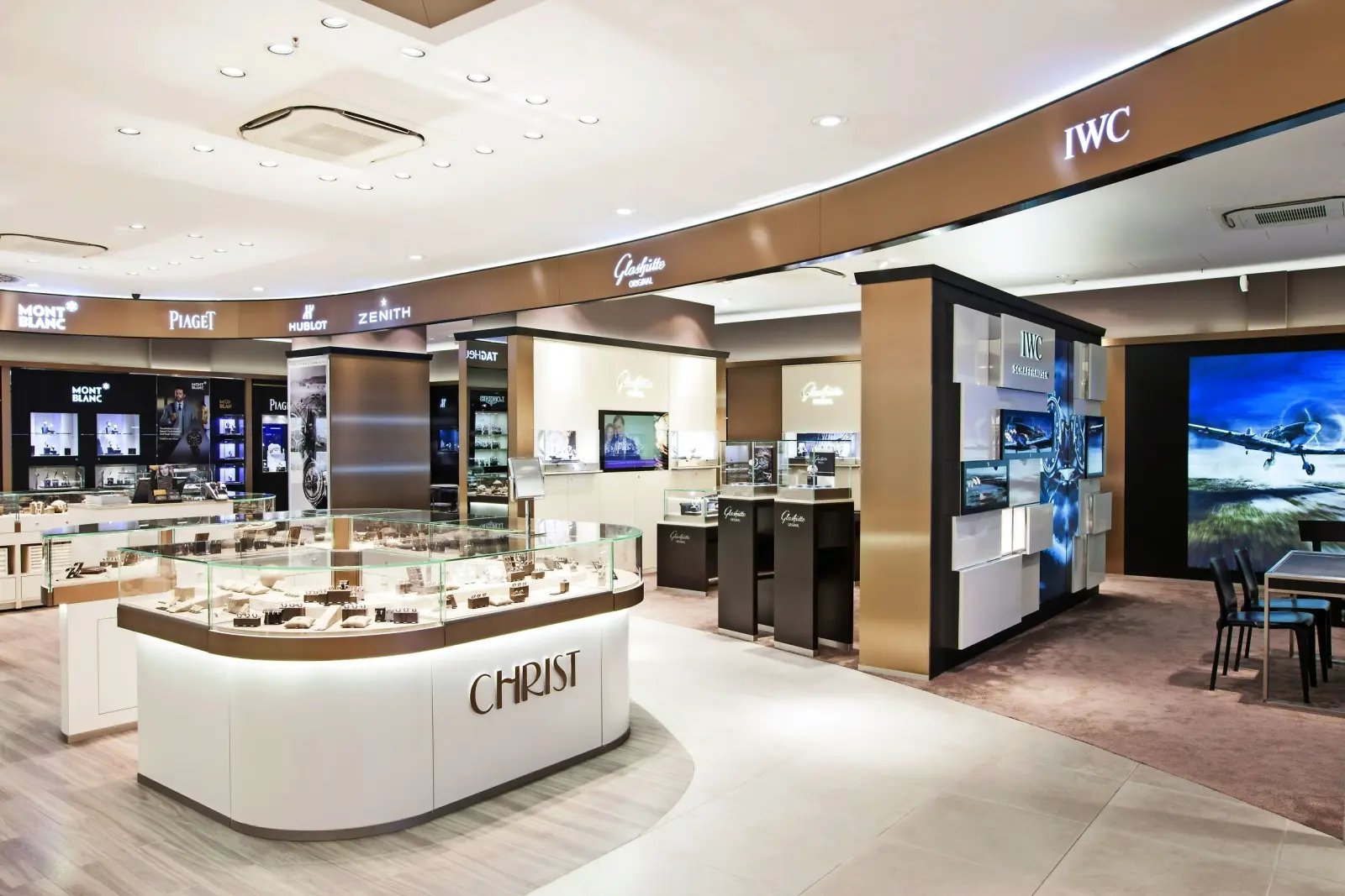 Breuninger department store image