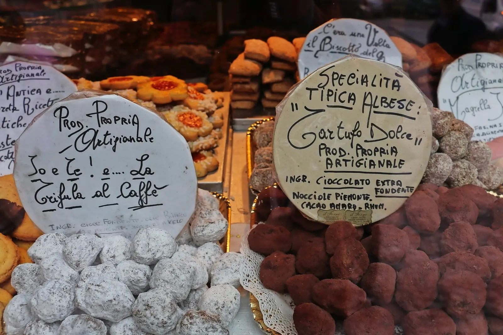 Tempting displays in Alba's pedestrian zone image