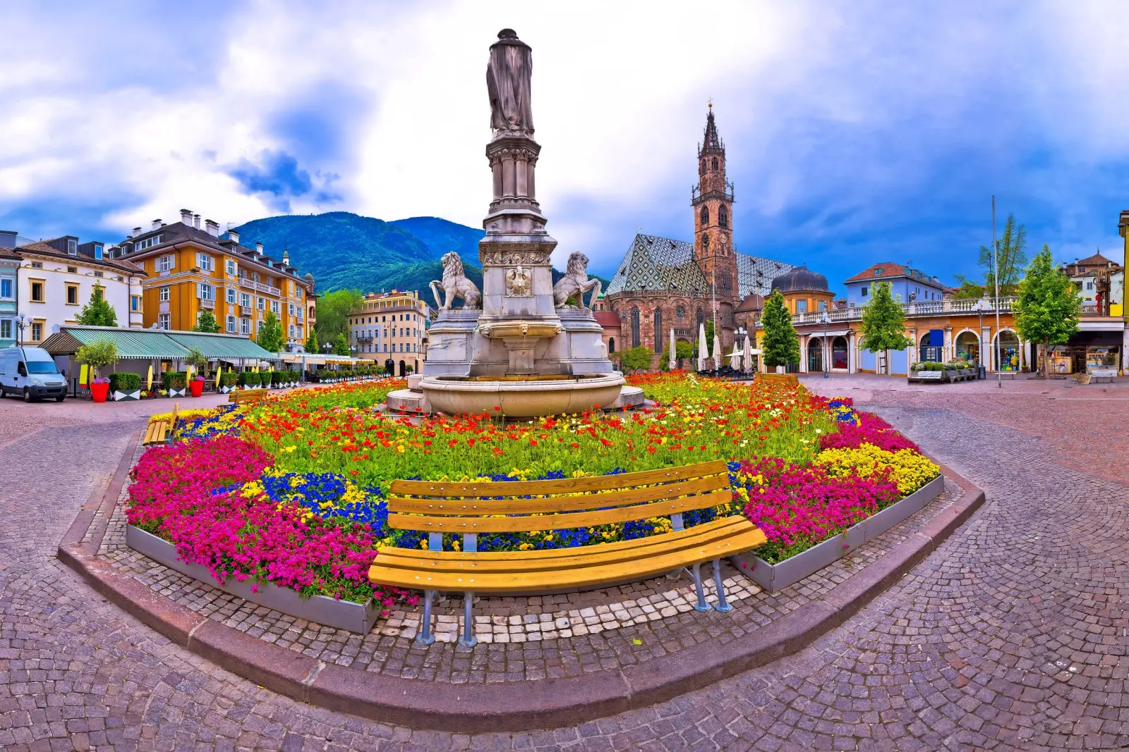 Bolzano main square, Piazza Walther: panoramic view image