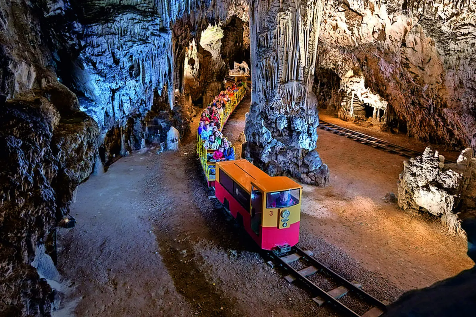 Image Train de la grotte de Postojna