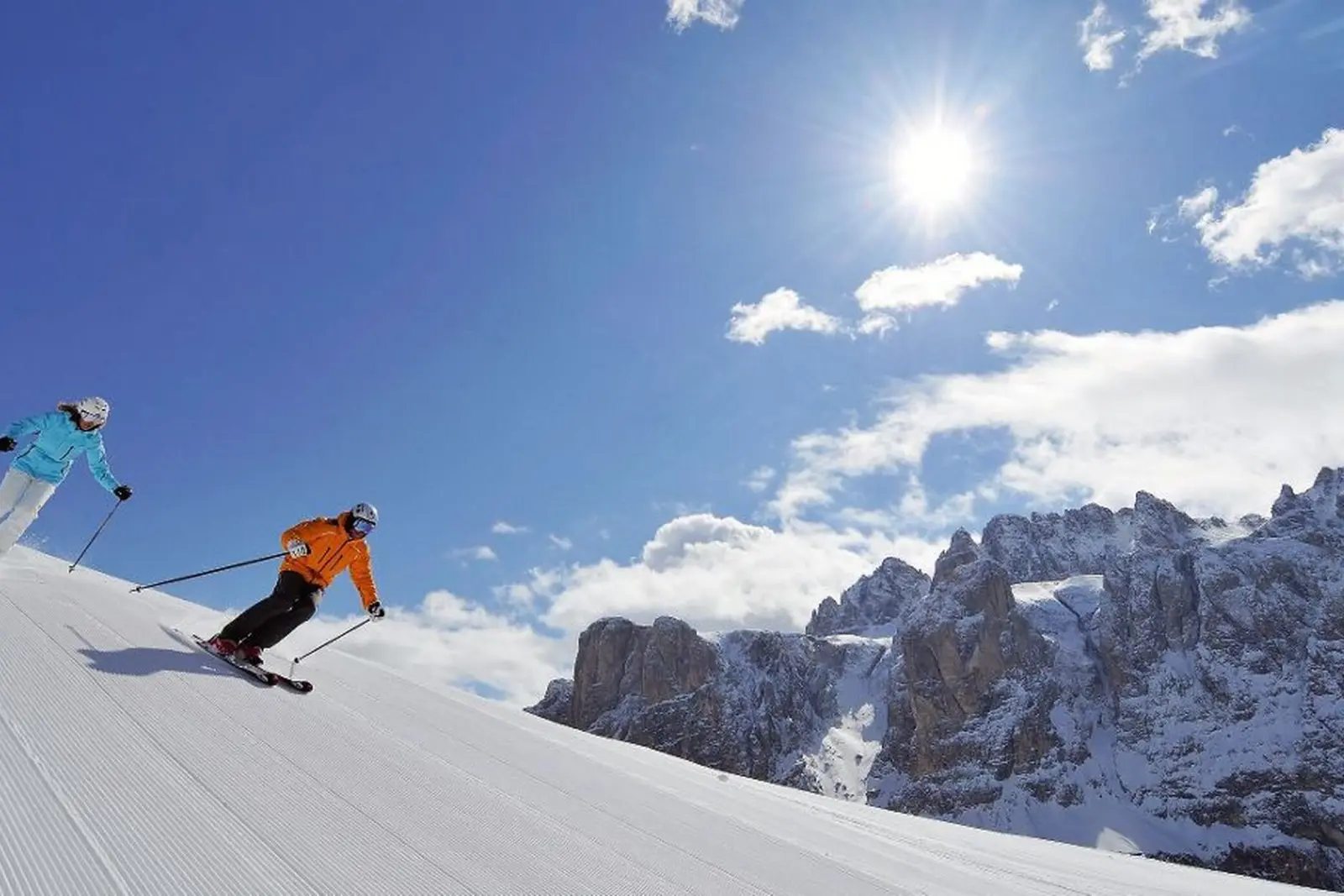 Divertimento sugli sci nelle Dolomiti