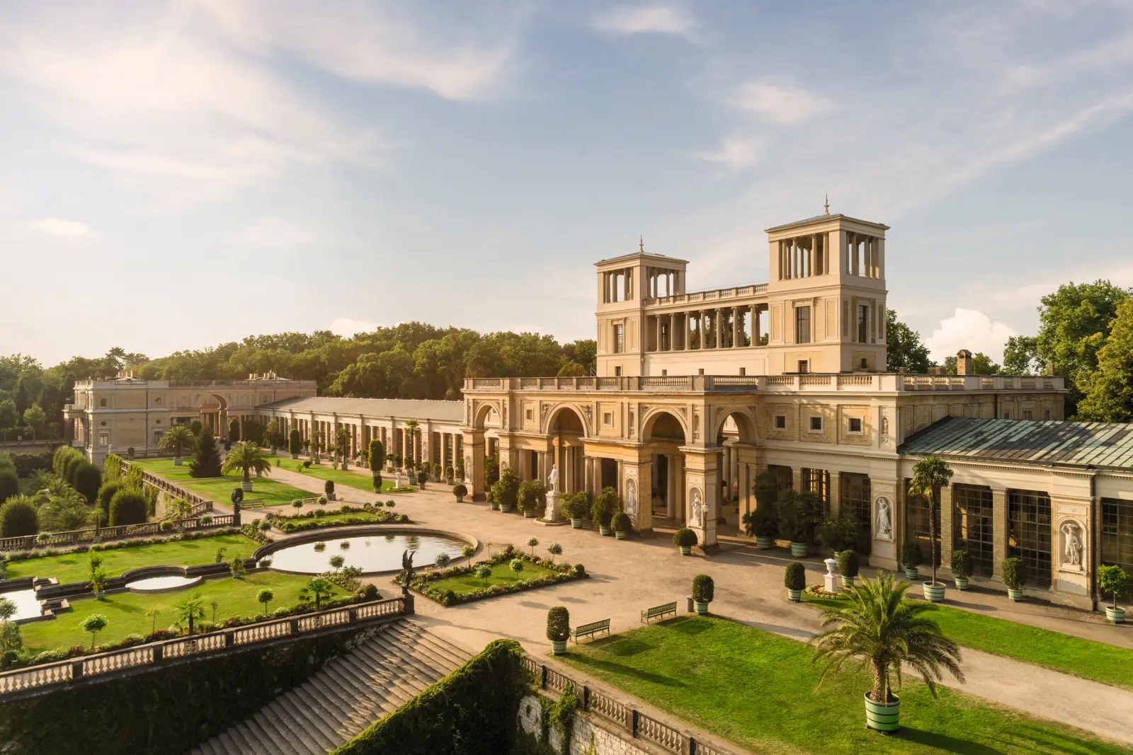 Esterno del castello Orangerie nel parco di Sanssouci, Potsdam.