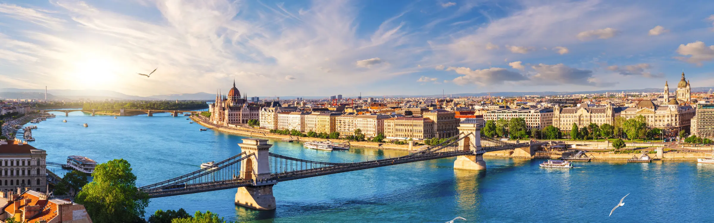 Panorama of the Chain Bridge in Budapest with a view of the Danube in sunshine.