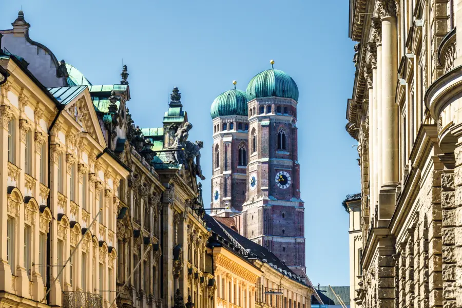 Street view with the Frauenkirche in Munich in the background.