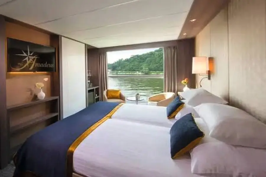 Cabin MS Silver by Amadeus