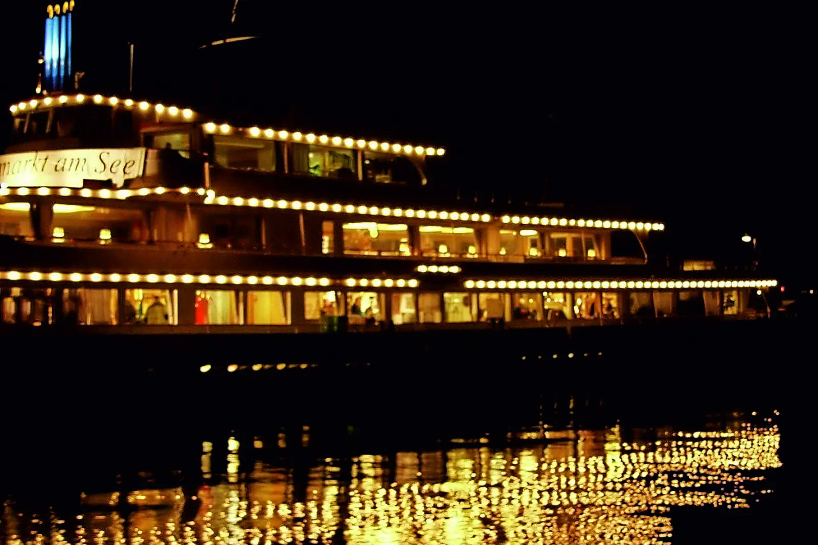 Bateau de Noël à Constance sur le lac de Constance