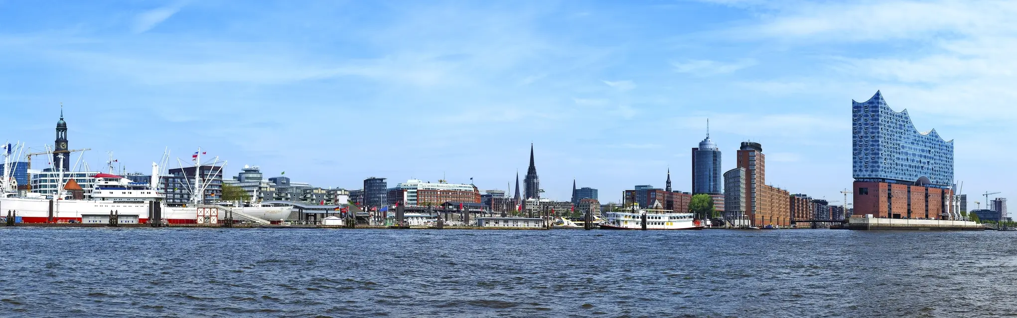 Panorama del porto di Amburgo, Germania