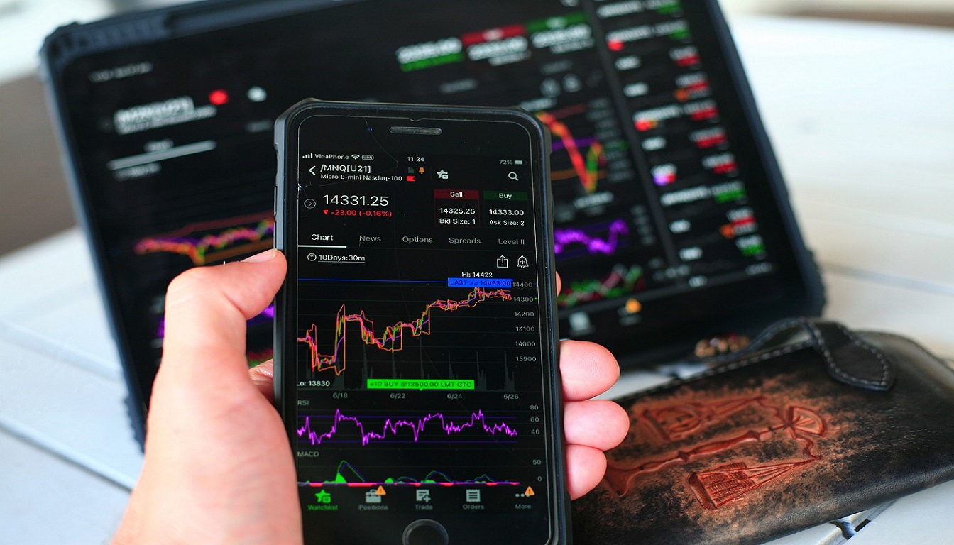 What is the Difference Between Stocks and Bonds?