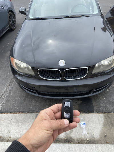 Benefits of Hiring an Automotive Locksmith for Remote Keyless Entry Programming