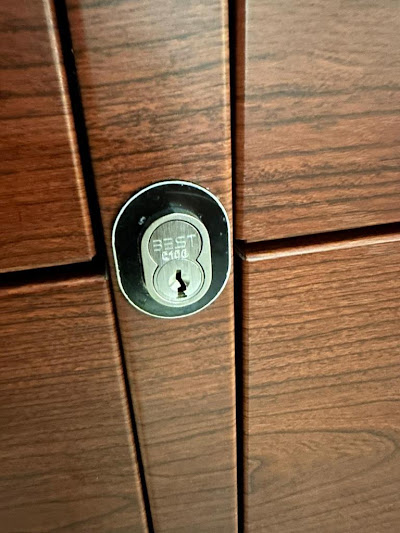 How to Choose the Right Automotive Locksmith for Emergency Situations