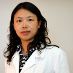 Frau Zhou, Spezialistin für Traditionelle Chinesische Medizin (TCM) in Baar