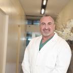 Stefan Schermer, specialista in chirurgia orale a Zurigo