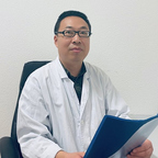 Sig. Yao Wang, specialista in Medicina Tradizionale Cinese (MTC) a La Chaux-de-Fonds