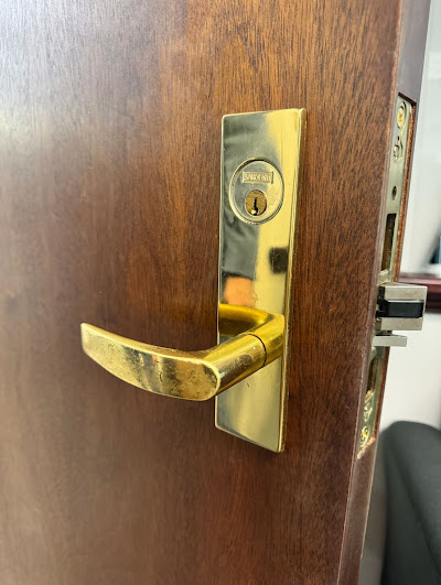 The Importance of Local Knowledge for an Emergency Locksmith