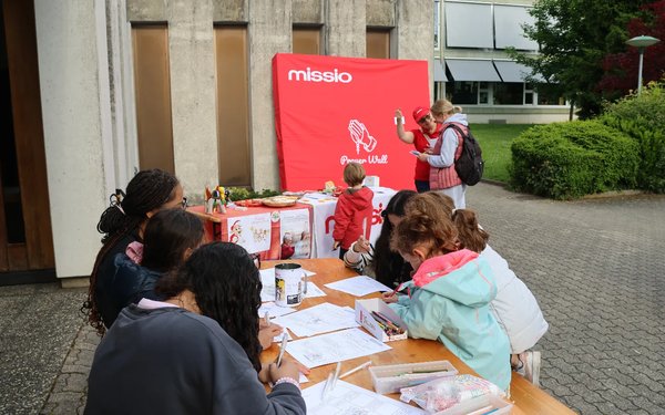 Young Missio au stand Missio où les enfants étaient heureux de découvrir la mission et de participer au concours © Missio Suisse