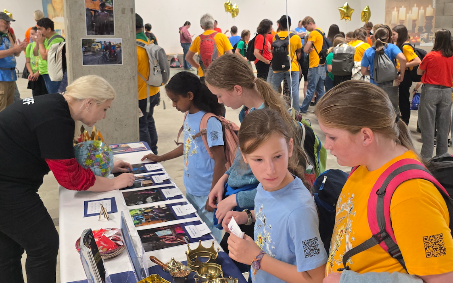 Mit Krone und Sternenmeer: Wie Missio das Mini-Fest in St. Gallen prägte