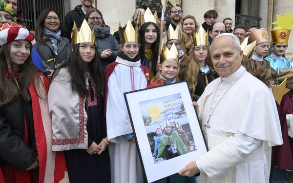 Les Chanteurs à l’étoile suisses à Rome: des enfants célèbrent le Nouvel An avec le pape Léon XIV