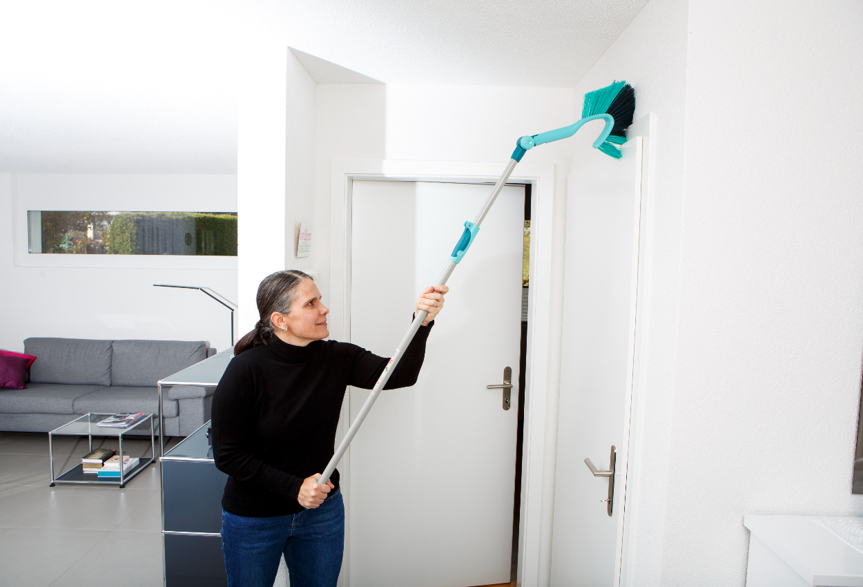 Teleskopstiel für verschiedene Reinigungsaufsätze_3