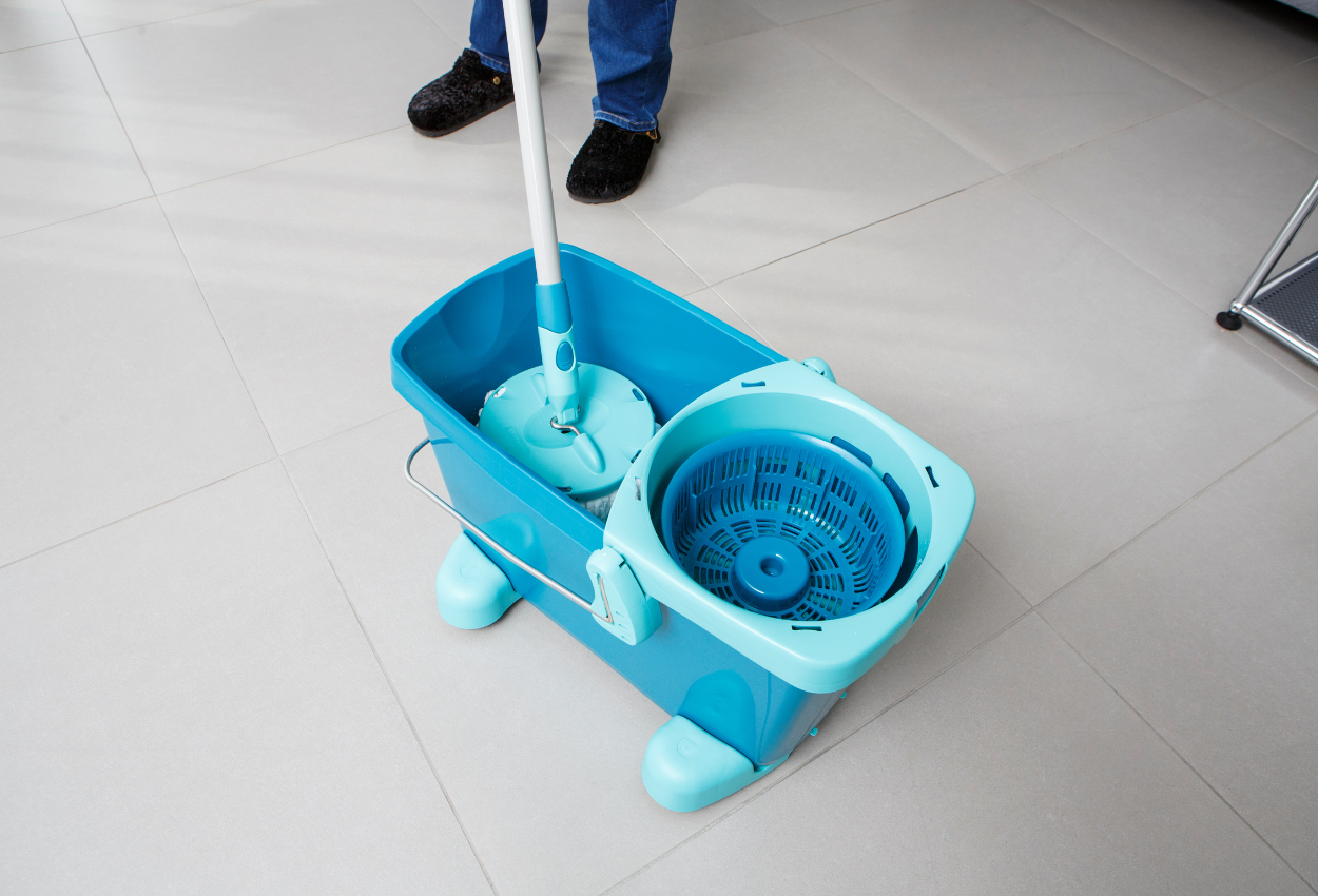 Wischmopp mit Rollwagen_1