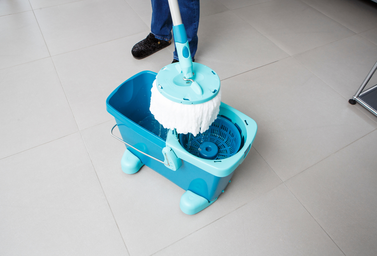Wischmopp mit Rollwagen_2