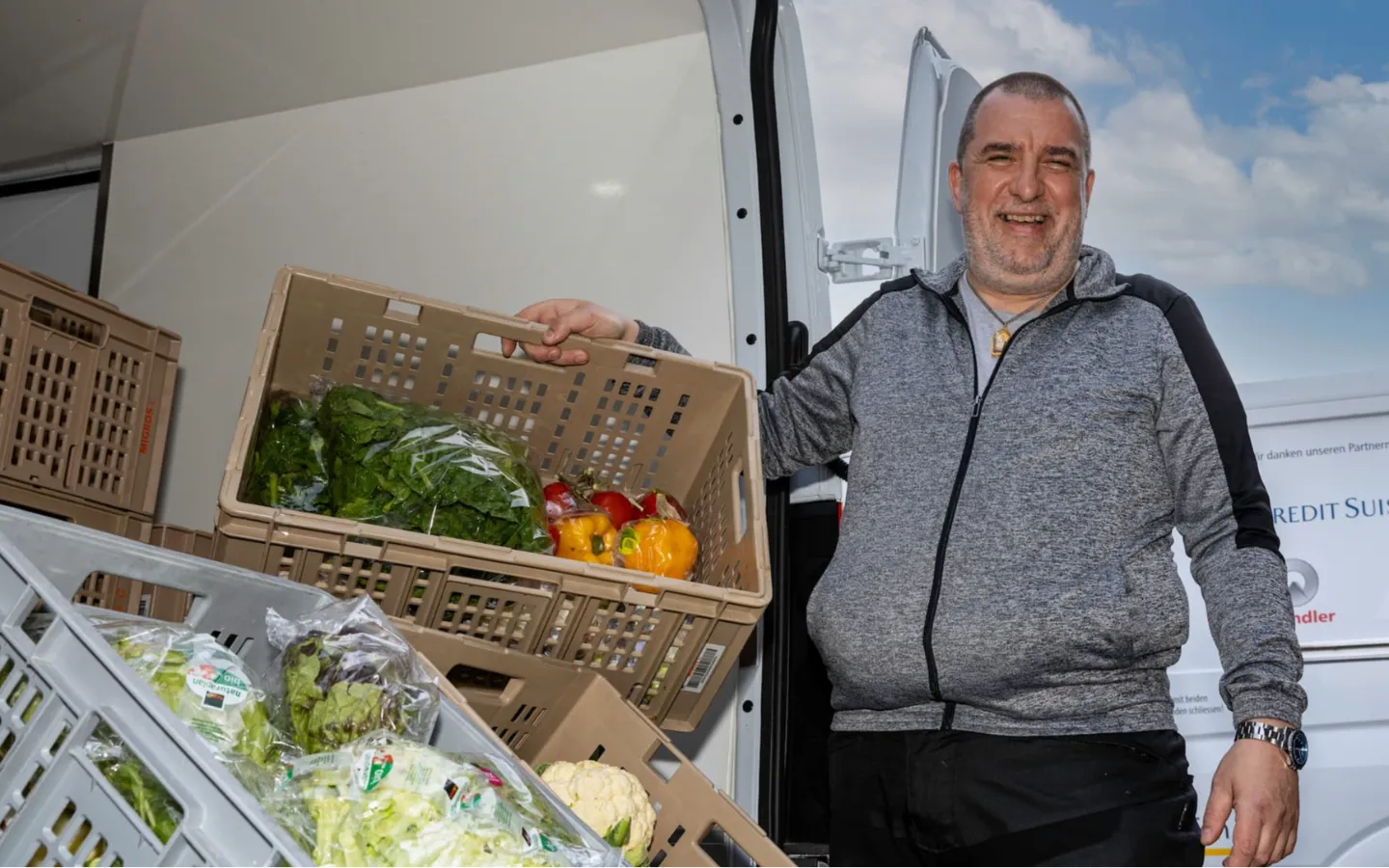 Andy verteilte nicht nur Essen, sondern knüpfte Kontakte mit den Menschen, die er dabei traf.