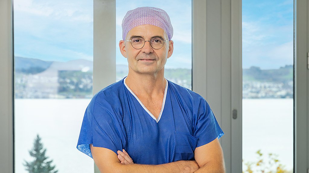 Thalheimer_Andreas_Chirurgie_Portrait_blau_Web_1024