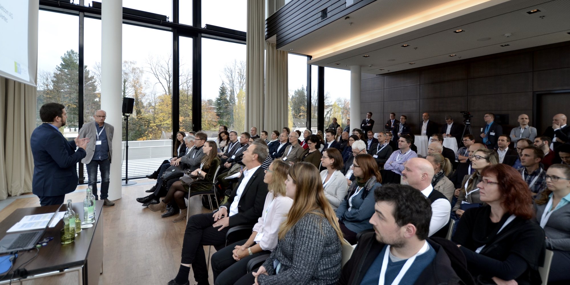 Andreas Fiechter (Boess + Partner AG, vorne rechts) und Michel Wipf (Spektra Netcom AG) auf der Vertec Anwendertagung.